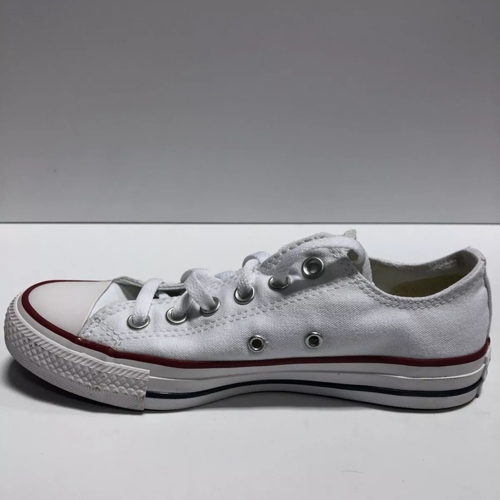 Converse Women’s Chuck Taylor All Star, White Lo Top Sneakers, Size 7 M - Picture 2 of 6